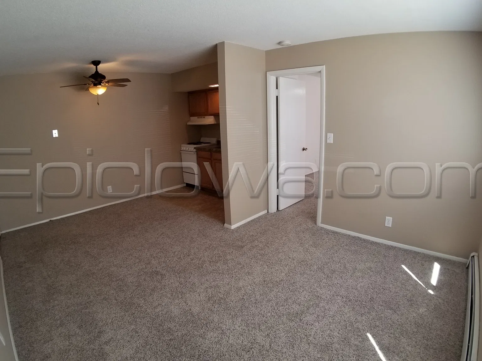 1385 Meadowview Dr — Photo 3