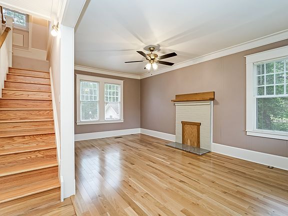 4th image of 205 W Main St