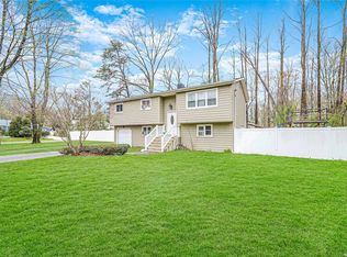 1 Evergreen Ave, Middle Island, NY 11953