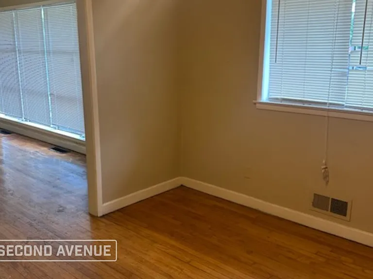 957 Hickory Cir — Photo 5