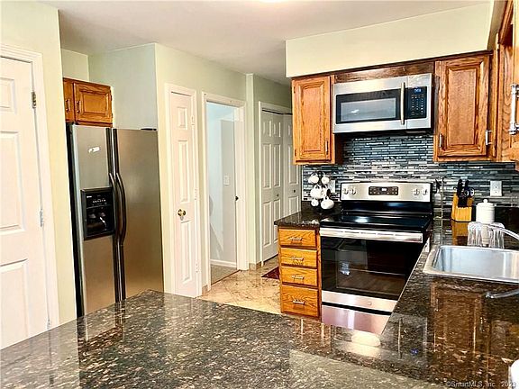 5th image of 1 Lakewood Dr #1