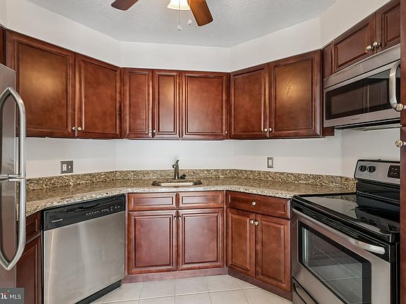 4th image of 2020 Walnut St APT 16K