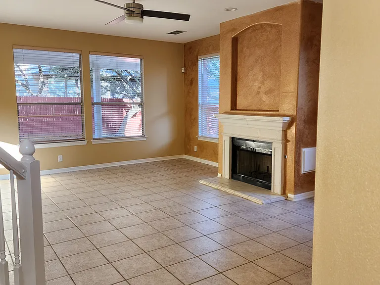 9211 Lily Rise — Photo 4