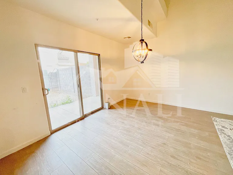8144 W Beck Ln — Photo 7