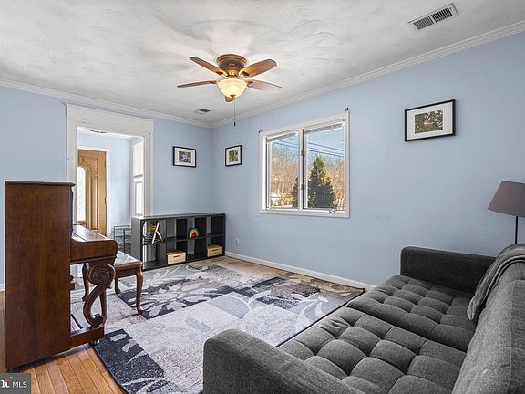 3rd image of 4905 Decatur St