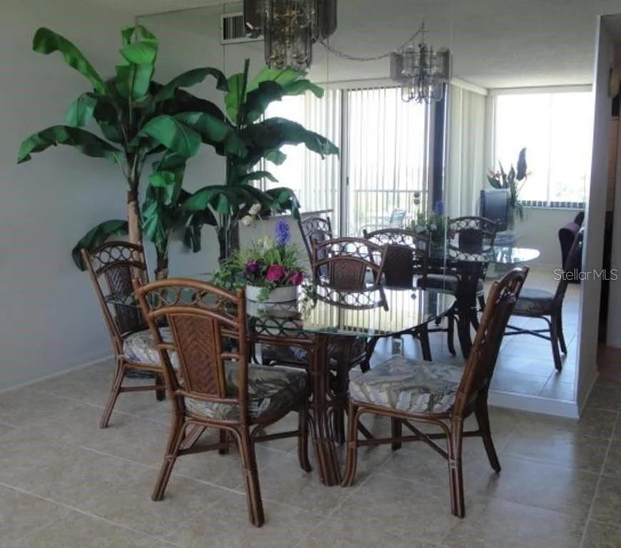 2 bed, 2.0 bath, 1050 sqft, $4,500 — Photo 3