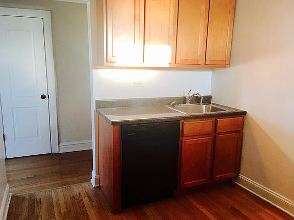 2nd image of 5427 W Montrose Ave APT 3n
