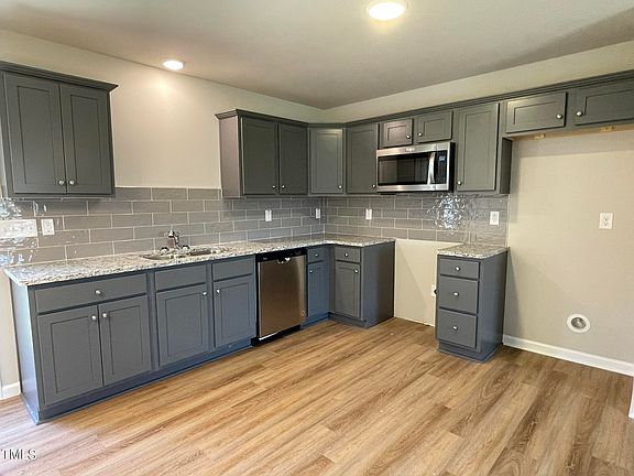 4th image of 94 Perkins Ave