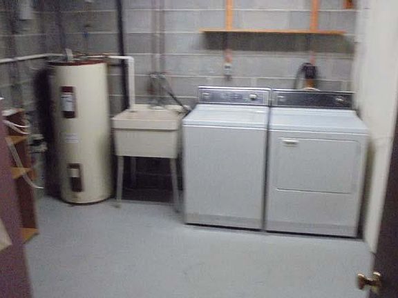 4th image of 12138 Folkstone Dr
