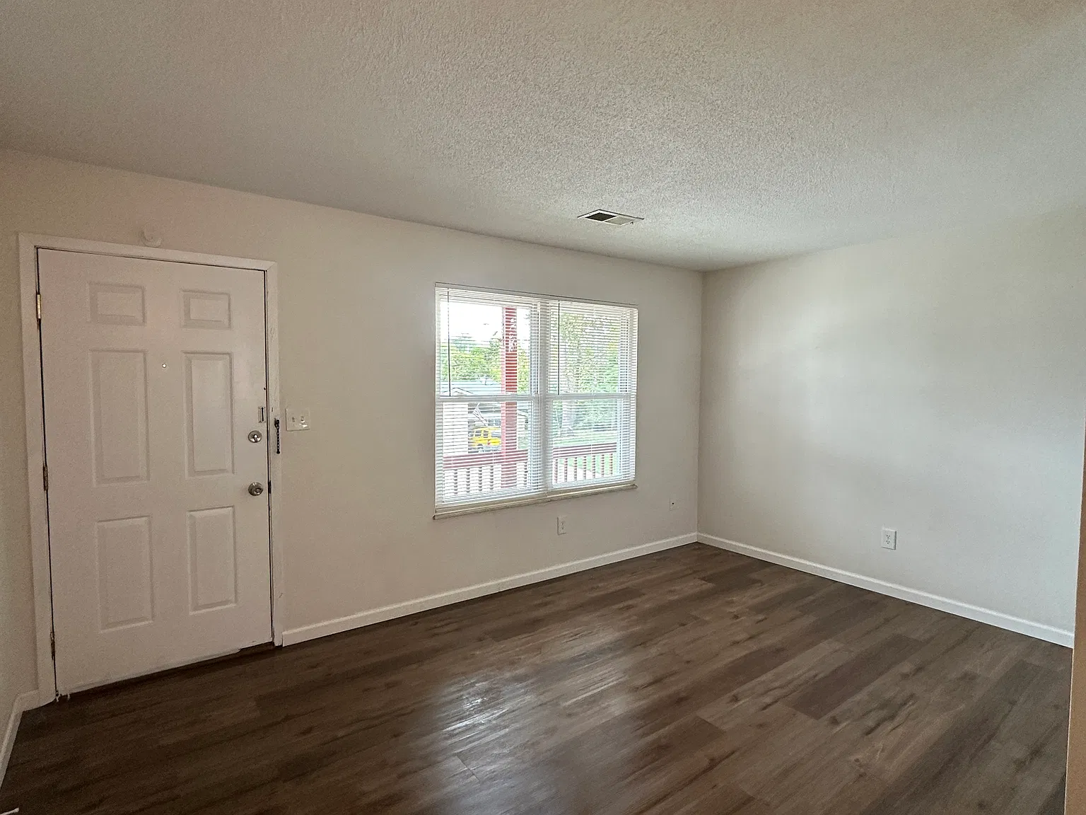 1 bed, $800 — Photo 2