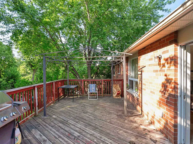 50 Chalmers Dr — Photo 25