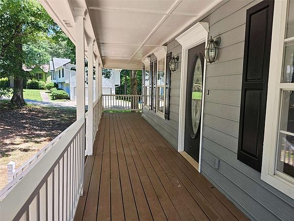 5th image of 220 Hitchcock Dr