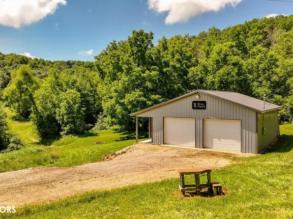 27513 Igloo Rd, Garber, IA 52048
