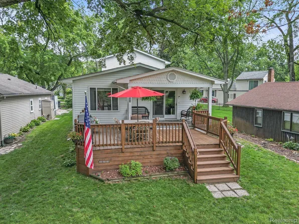 7843 Detroit Blvd, West Bloomfield, MI 48323