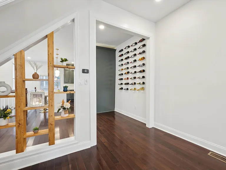4911 Warrington Ave — Photo 10
