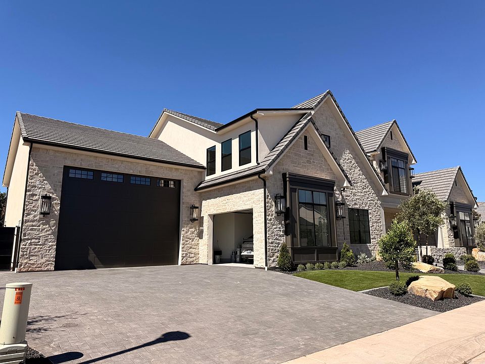 2nd image of 663 E Chloe Ln