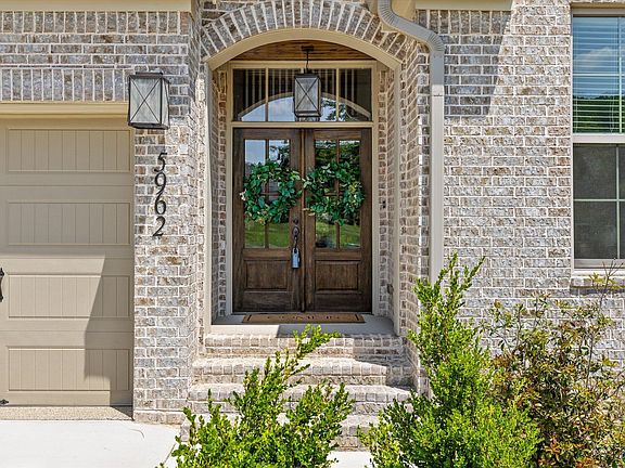 3rd image of 5962 Cashmere Ln