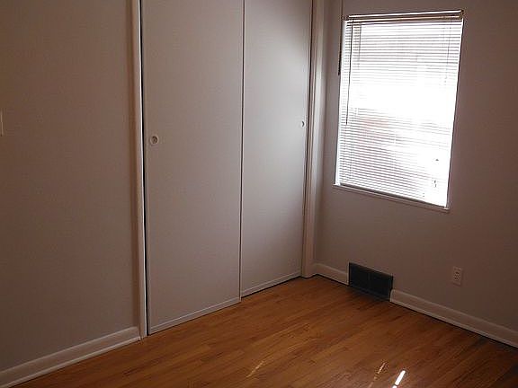 3rd image of 7451 Hoover Ave