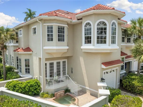 453 8th Ave S 106, Naples, FL 34102