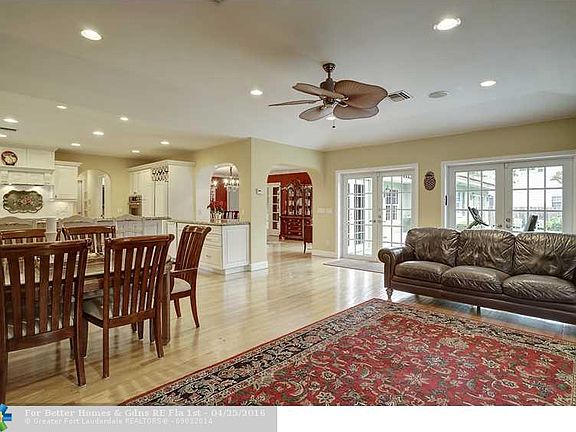 4th image of 720 SE 6th St