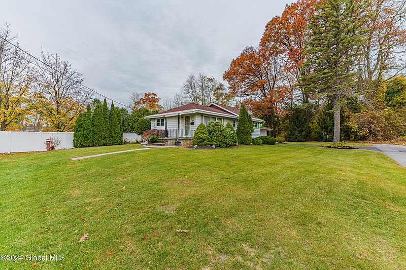 3rd image of 647 Lorraine Avenue