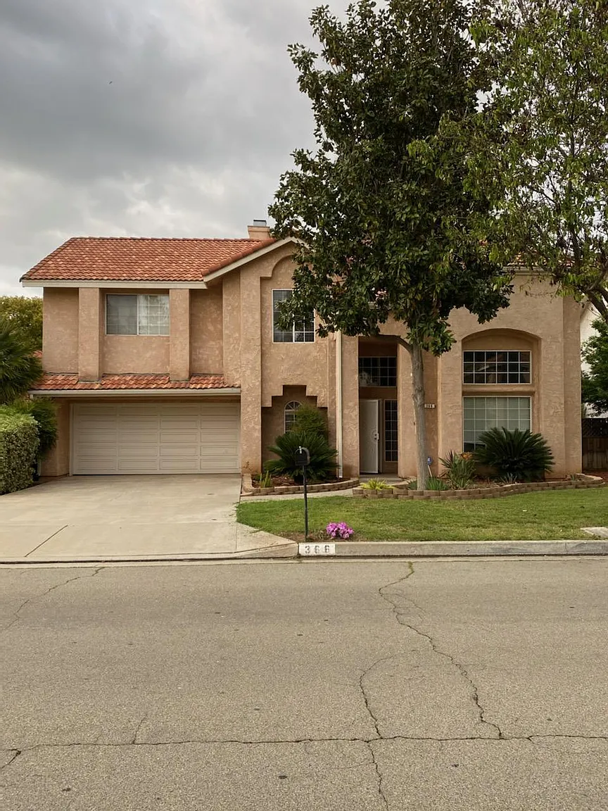 366 E Braddock Dr photo 1