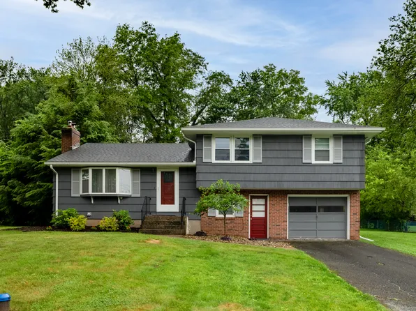 38 Evelyn Road, Bristol, CT 06010