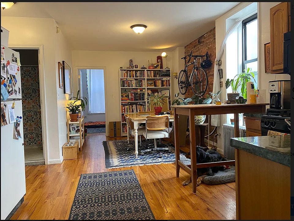 1st image of 660 De Graw St APT 2