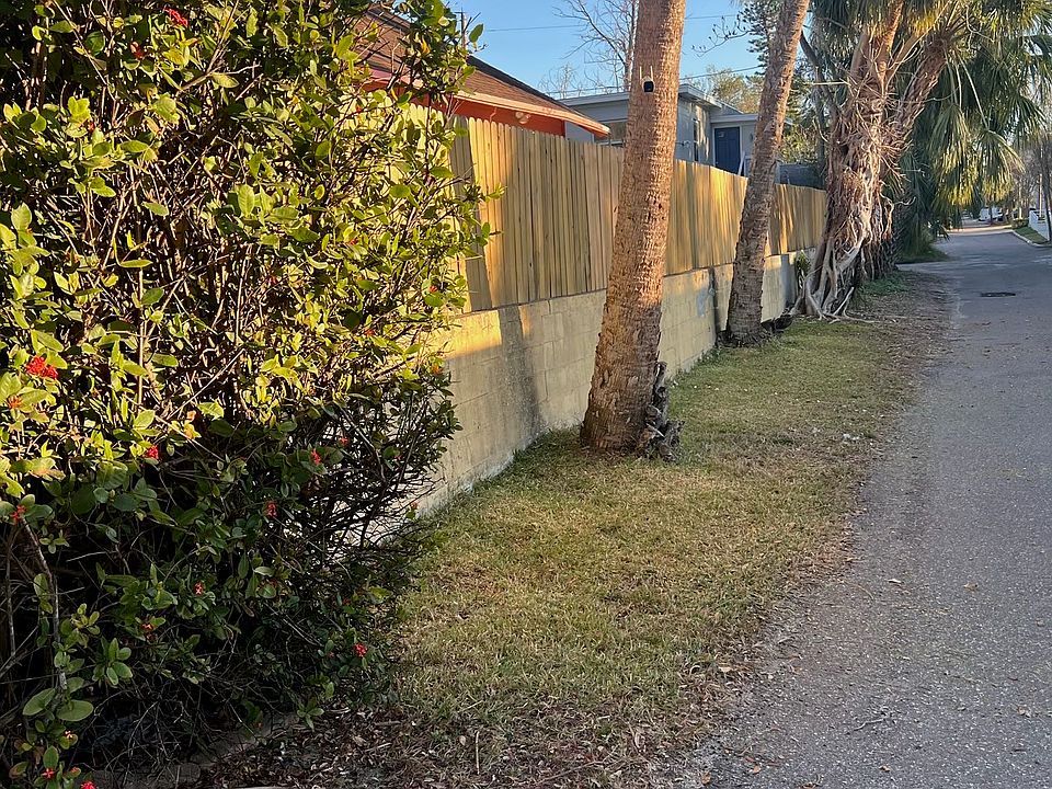 alley view side yard back