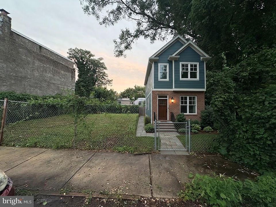 1st image of 222 E Clapier St