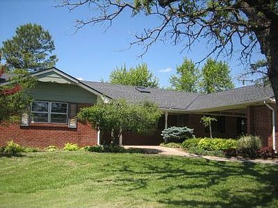 2nd image of 601 W Simpson Rd