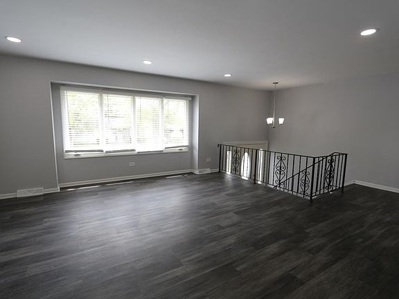 2nd image of 517 Aspen Dr