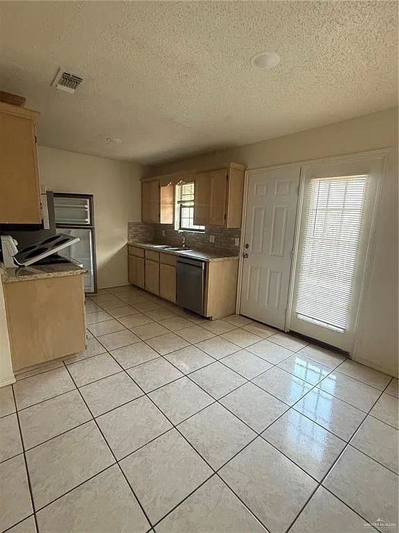 2 bed, 2.0 bath, 1050 sqft, $800 — Photo 4