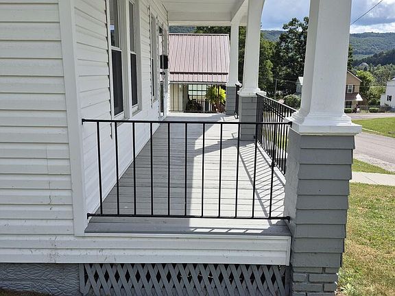 5th image of 218 Poplar St