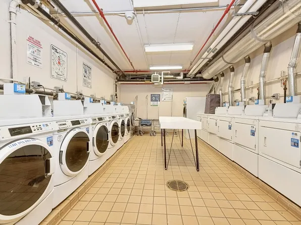 373 Wythe Avenue image 6 of 11