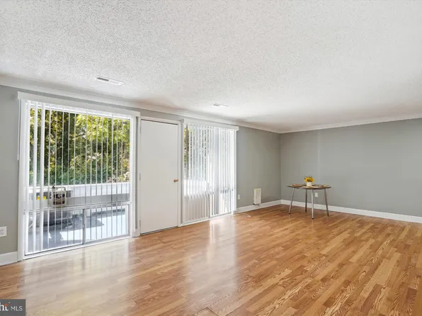 571 Wilson Bridge Dr APT C2, Oxon Hill, MD 20745