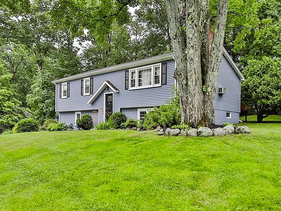 2nd image of 17 Marquand Ln