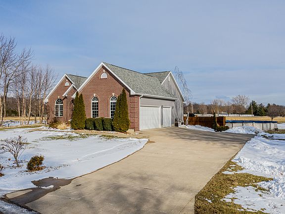 3rd image of 1119 Fairway Dr
