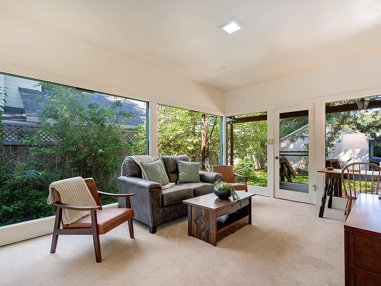 742 Austin Ave — Photo 30