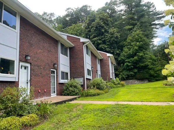 10 Massaco St APT Q, Simsbury, CT 06070