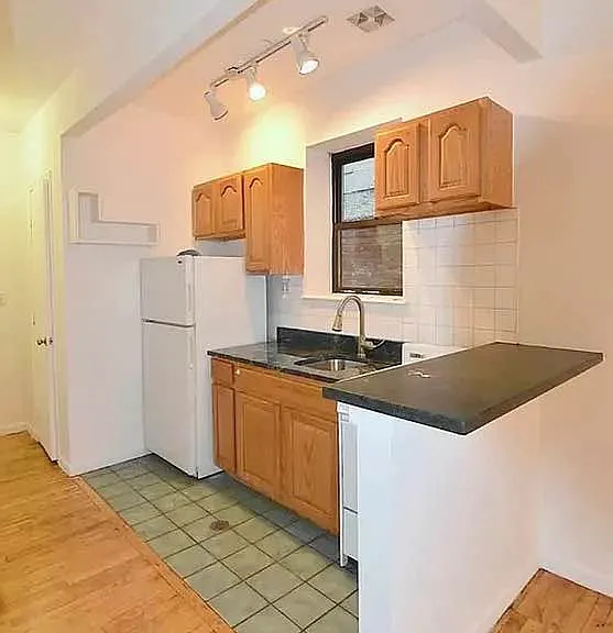 122 Allen St #SEVEN — Photo 3