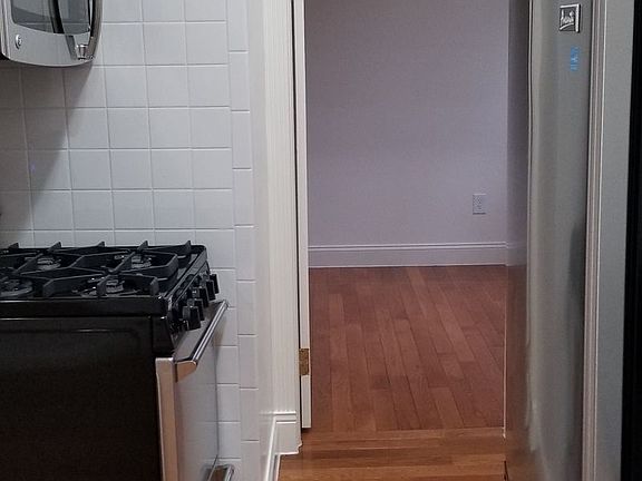 3rd image of 330 W 15th St APT 5B