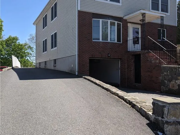 63 Valley Rd, Cos Cob, CT 06807