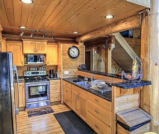 5th image of 3090 Birch STREET