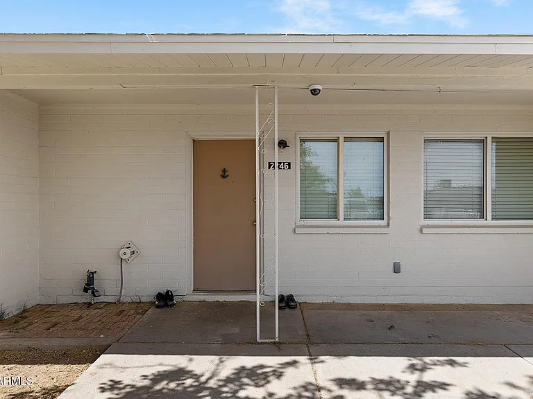 2246 W Sierra St — Photo 6