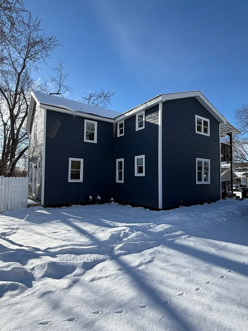 2 bed, 800 sqft, $1,950 — Photo 1