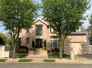 183 Finlay St, Staten Island, NY 10307