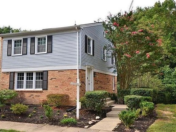 End unit townhouse in excellent school district