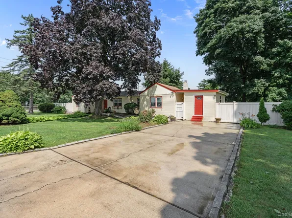 125 1st Street, Brentwood, NY 11717
