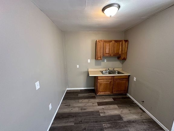 5th image of 2214-2220 W Hopkins St #2